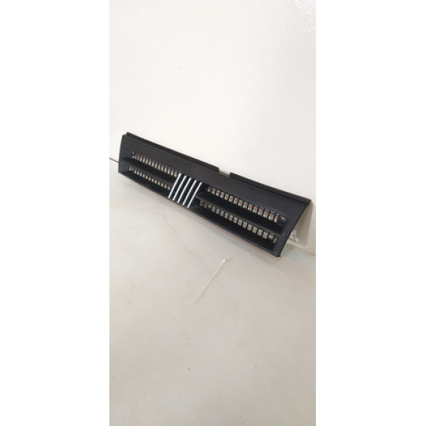 Grade Dianteira Fiat Uno 1998 Com Emblema Cromado Detalhe